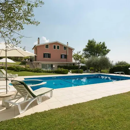 Calaforno Villa